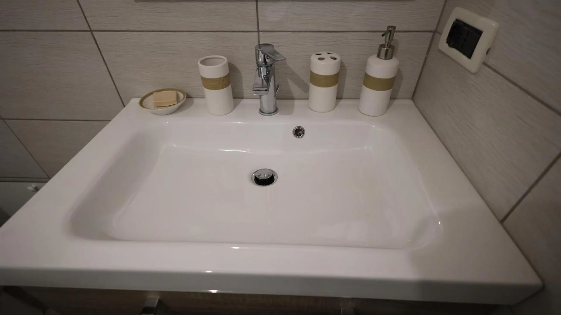 Apartment Politeama Holiday Home - La Tua Casa Nel Cuore Di Palermo!